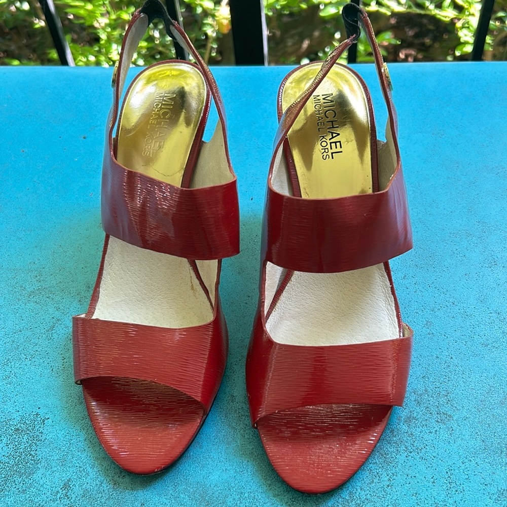 Red Michael Kors w Brown heels